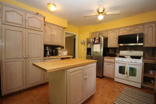 $275,000 | 10775 East V Avenue, Vicksburg, MI 49097