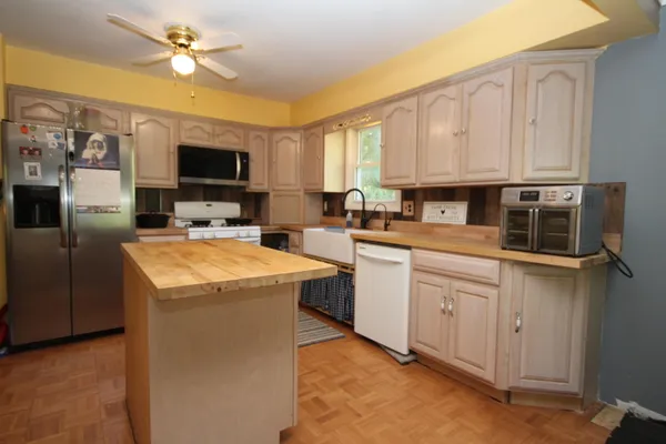 $275,000 | 10775 East V Avenue, Vicksburg, MI 49097