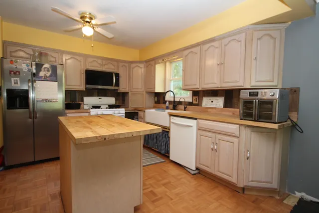 $279,000 | 10775 East V Avenue, Vicksburg, MI 49097