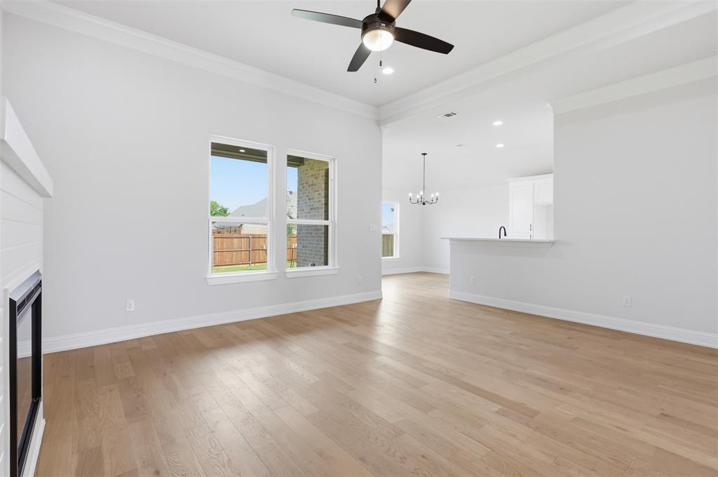 728 Raylan Springtown, TX 76082 - Photo 17 of 40