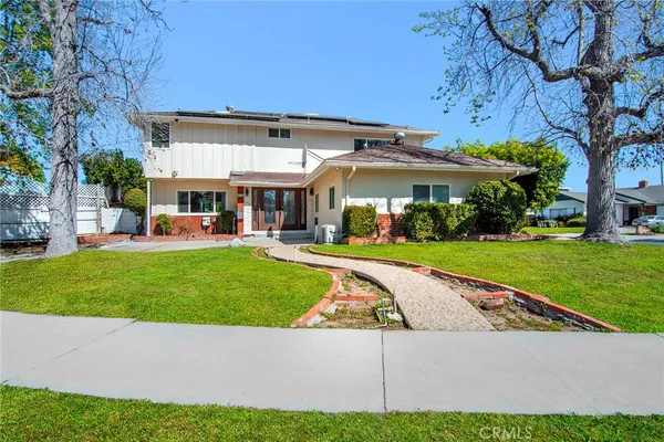 $1,375,000 | 6508 Moorcroft Avenue, Woodland Hills, CA 91303