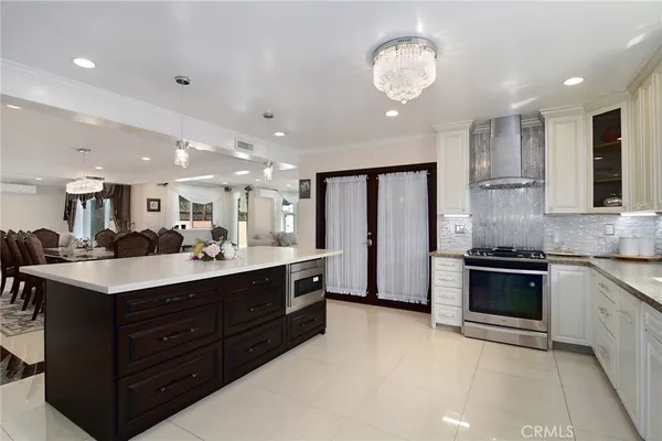 $1,375,000 | 6508 Moorcroft Avenue, Woodland Hills, CA 91303