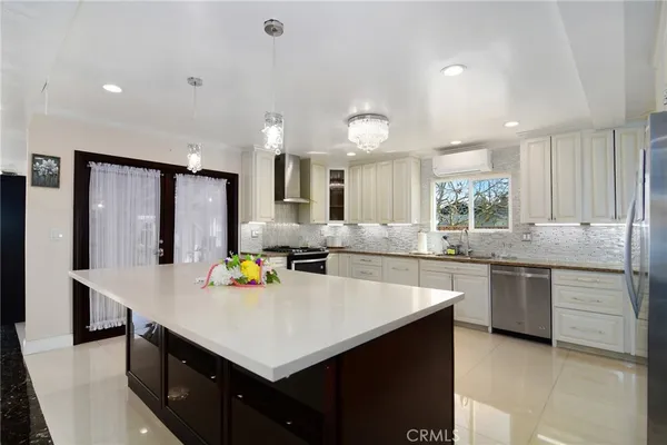 $1,375,000 | 6508 Moorcroft Avenue, Woodland Hills, CA 91303