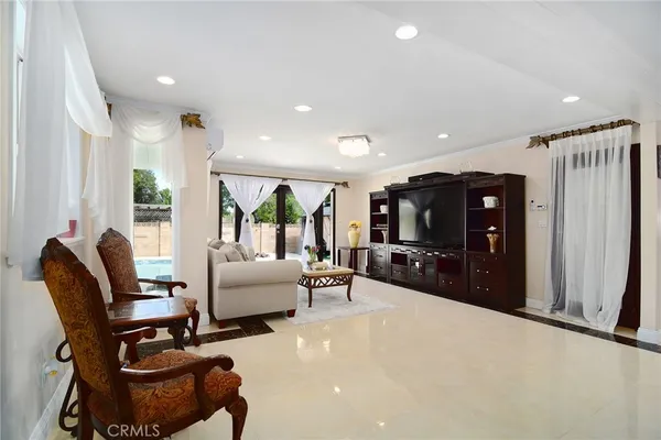 $1,375,000 | 6508 Moorcroft Avenue, Woodland Hills, CA 91303