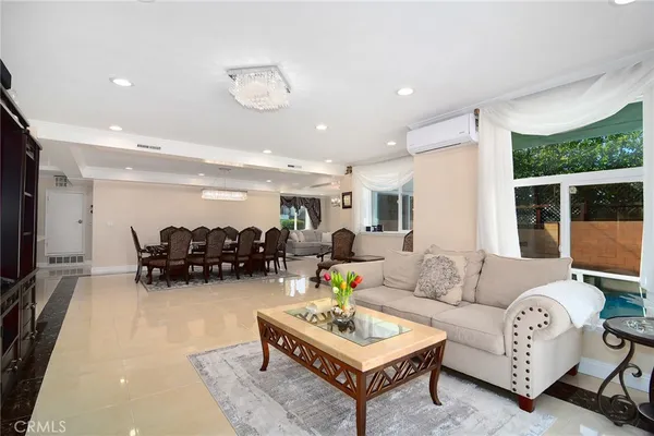 $1,375,000 | 6508 Moorcroft Avenue, Woodland Hills, CA 91303