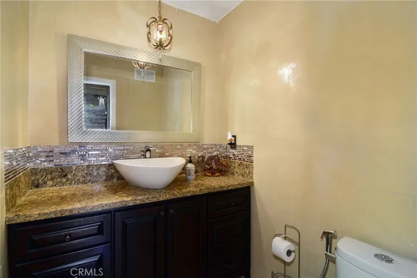 $1,375,000 | 6508 Moorcroft Avenue, Woodland Hills, CA 91303