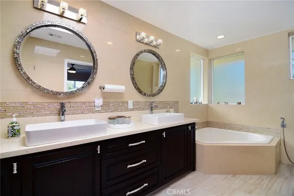 $1,375,000 | 6508 Moorcroft Avenue, Woodland Hills, CA 91303