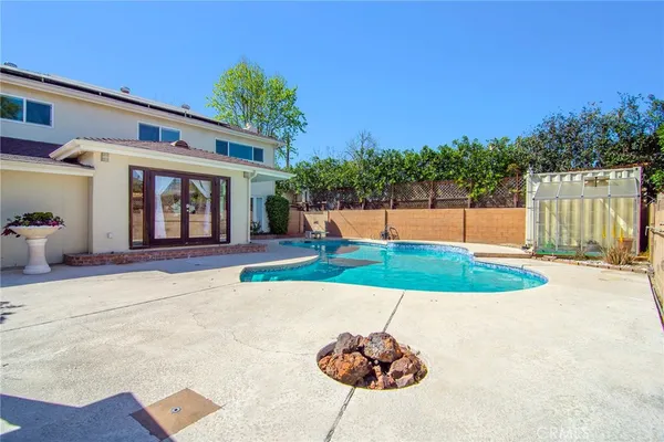 $1,375,000 | 6508 Moorcroft Avenue, Woodland Hills, CA 91303