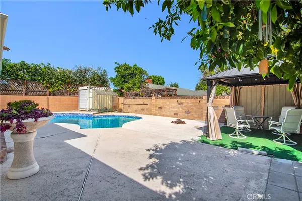 $1,375,000 | 6508 Moorcroft Avenue, Woodland Hills, CA 91303