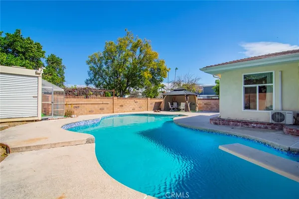 $1,375,000 | 6508 Moorcroft Avenue, Woodland Hills, CA 91303