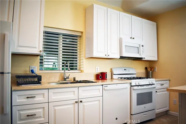$1,375,000 | 6508 Moorcroft Avenue, Woodland Hills, CA 91303
