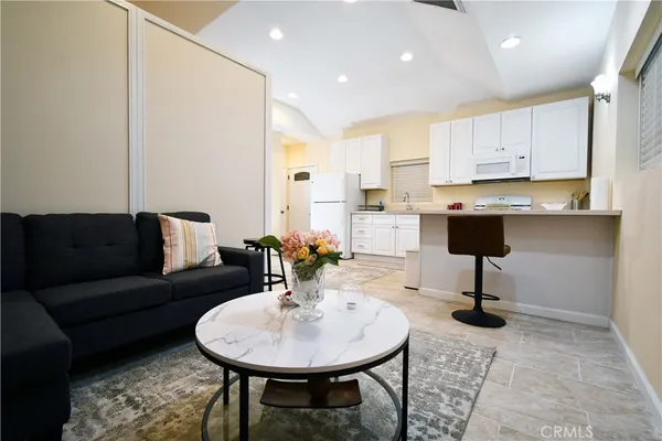 $1,375,000 | 6508 Moorcroft Avenue, Woodland Hills, CA 91303