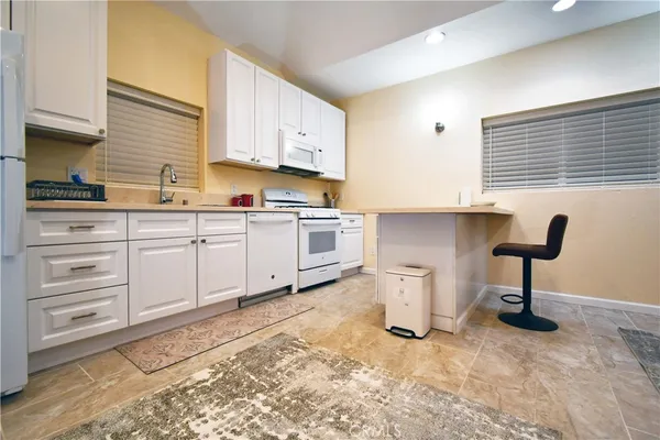 $1,375,000 | 6508 Moorcroft Avenue, Woodland Hills, CA 91303