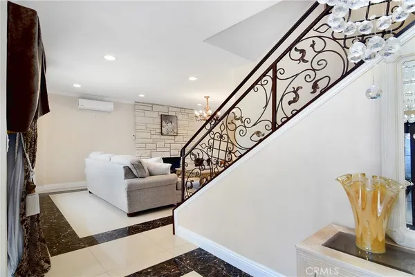 $1,375,000 | 6508 Moorcroft Avenue, Woodland Hills, CA 91303