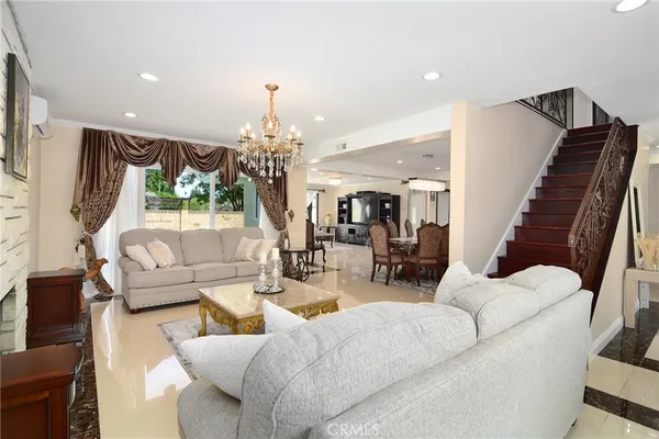 $1,375,000 | 6508 Moorcroft Avenue, Woodland Hills, CA 91303