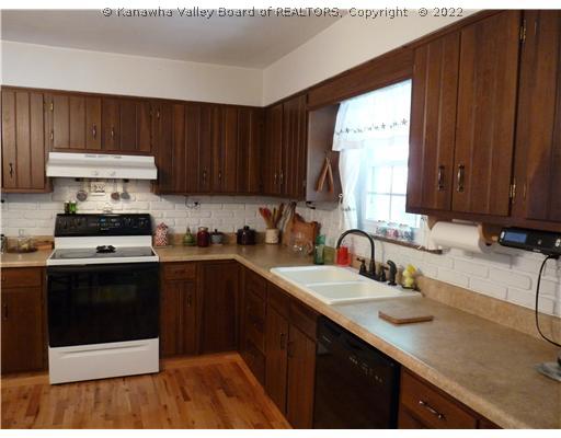 117 Springlea Drive Winfield, WV 25213 - Photo 3 of 8 Kitchen.