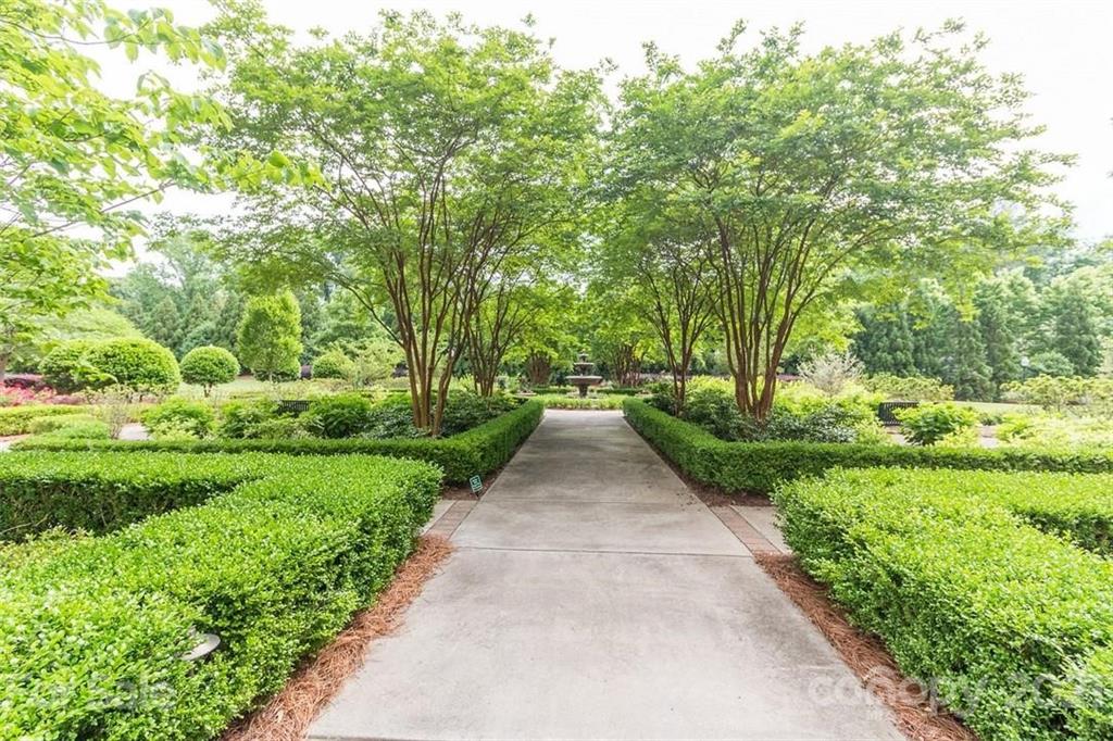 2823 Providence Road, Unit 235 Charlotte, NC 28211 - Photo 31 of 37 a view of green garden