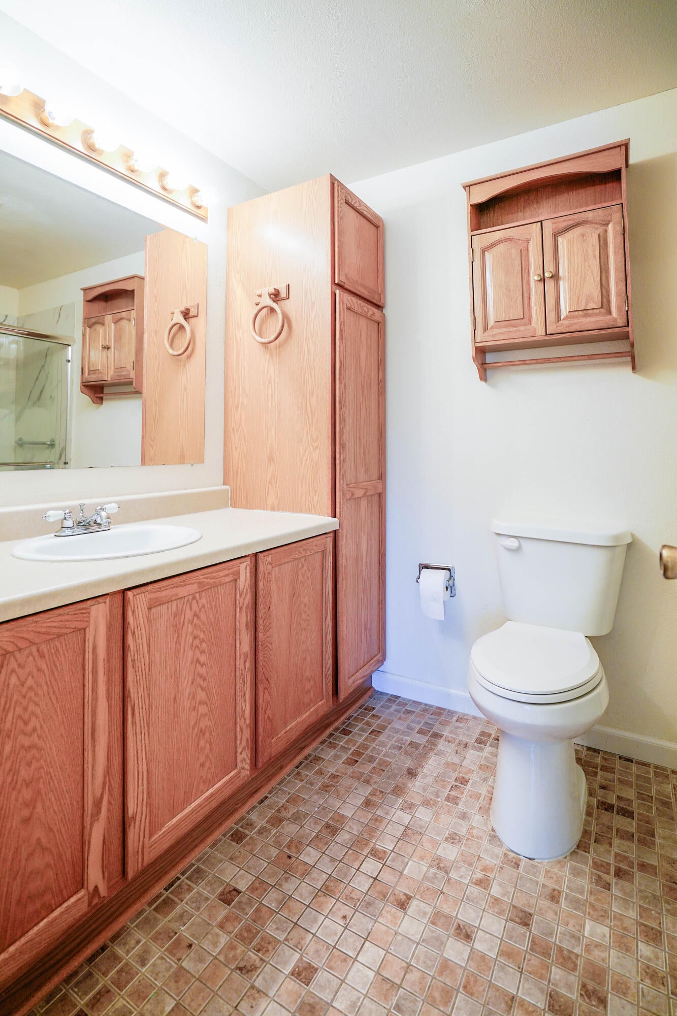 2728 Vale Road Klamath Falls, OR 97603 - Photo 15 of 43 16 bathroom