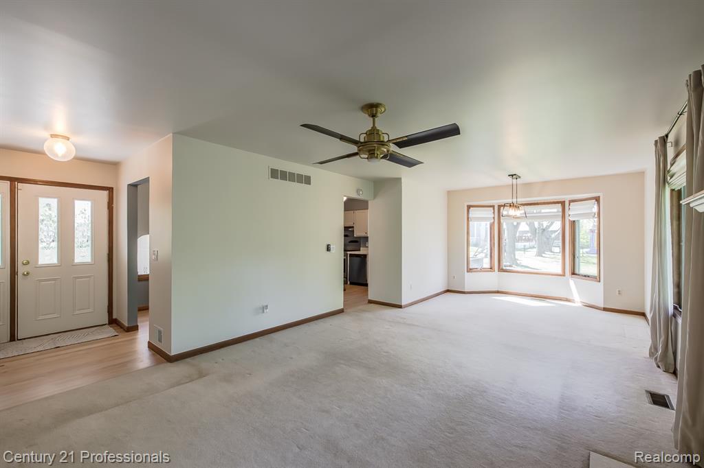 943 North Hacker Road Howell, MI 48843 - Photo 13 of 46