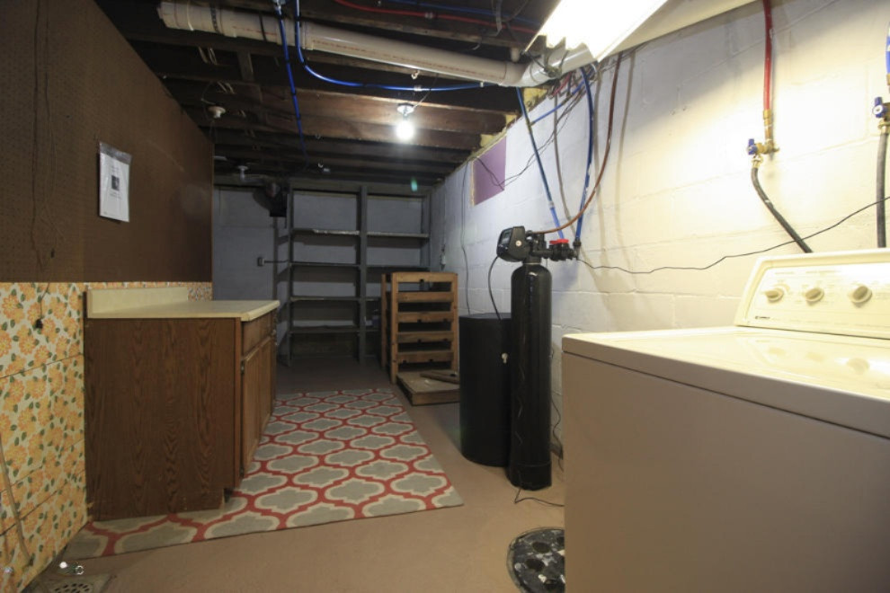 11612 South Sprinkle Road Vicksburg, MI 49097 - Photo 20 of 24 Workbench Area