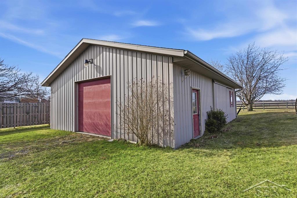 2082 West Parish Road Midland, MI 48642 - Photo 31 of 34 50203778-c5fa2f69-78db-422e-85cd-2d3538780d63.JPG