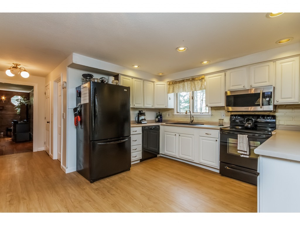 32 Schoolhouse Road Amherst, NH 03031 - Photo 11 of 30