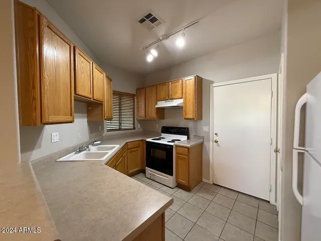 $1,795 | 2027 East University Drive, Unit 102, Tempe, AZ 85281
