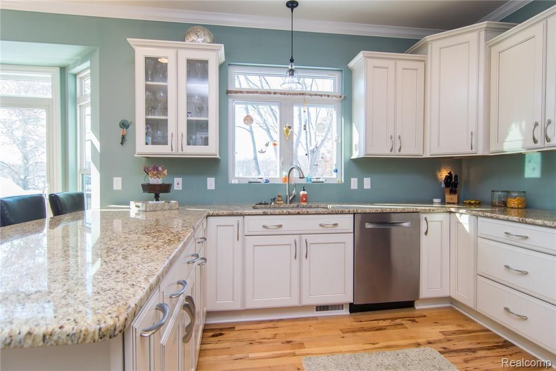 1054 Riverside Street Milford, MI 48381 - Photo 10 of 63 DSC_2057.jpg
