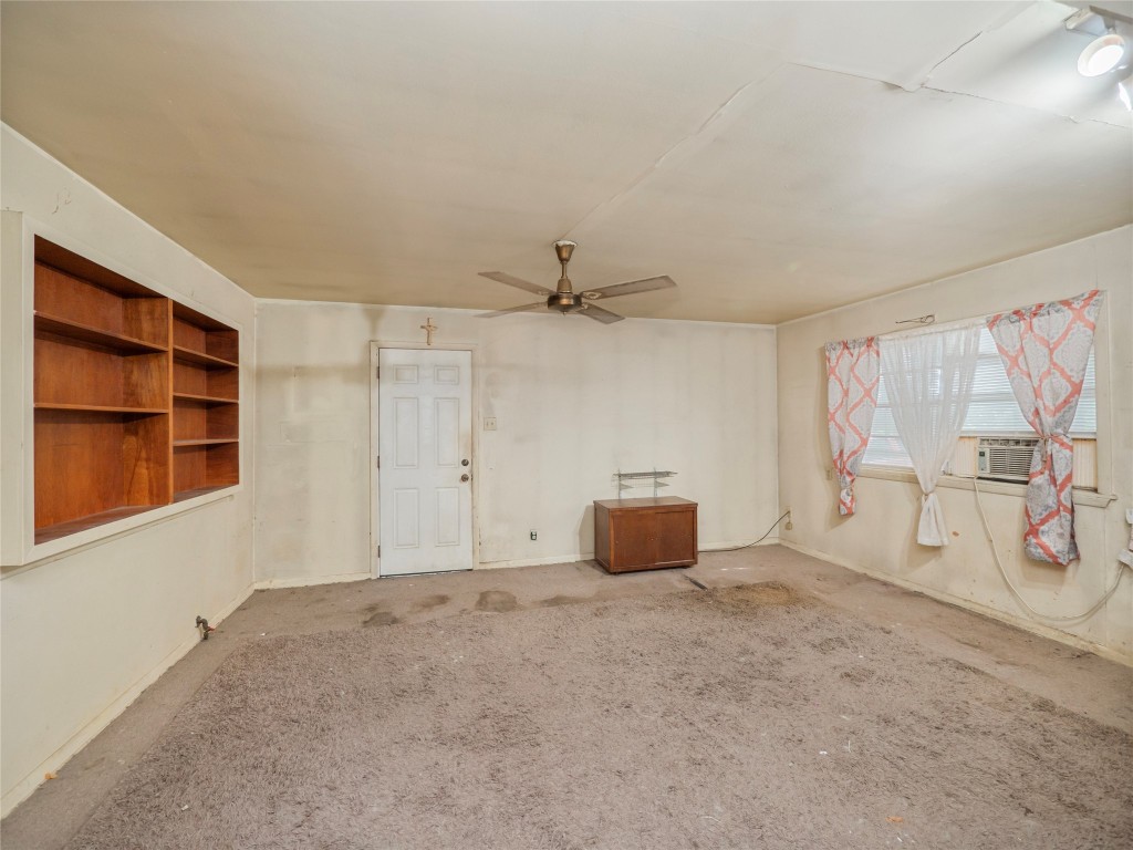 3104 South Main Street Taylor, TX 76574 - Photo 9 of 22 an empty room with a ceiling fan and window