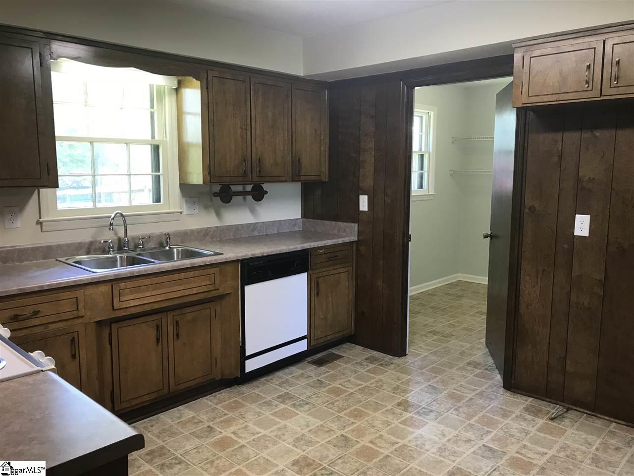 1409 Springfield Road Boiling Springs, SC 29316 - Photo 3 of 18 Gallery Image 3