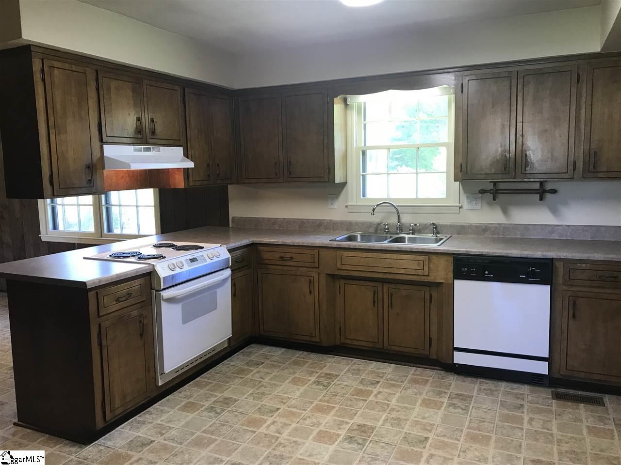 1409 Springfield Road Boiling Springs, SC 29316 - Photo 4 of 18 Gallery Image 4