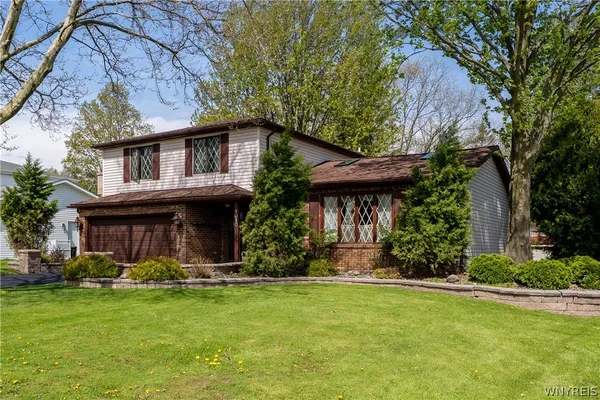$380,000 | 8010 Crestview Drive, Niagara, NY 14304