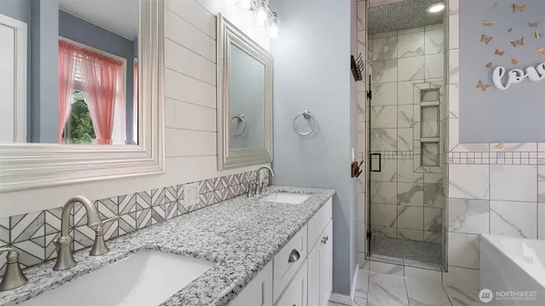 $1,225,000 | 17718 Mulqueen Road Southeast, Rainier, WA 98576