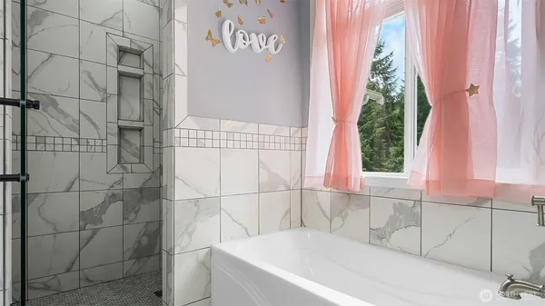 $1,225,000 | 17718 Mulqueen Road Southeast, Rainier, WA 98576