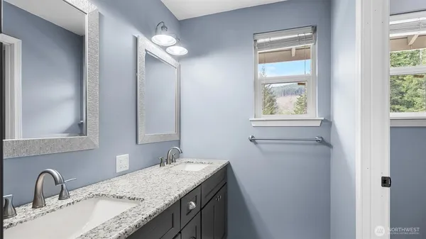 $1,225,000 | 17718 Mulqueen Road Southeast, Rainier, WA 98576