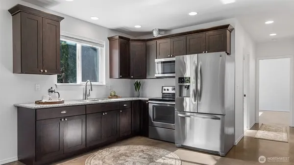$1,225,000 | 17718 Mulqueen Road Southeast, Rainier, WA 98576