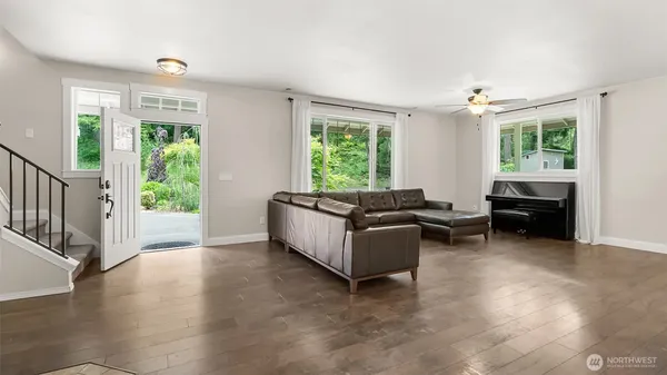 $1,225,000 | 17718 Mulqueen Road Southeast, Rainier, WA 98576