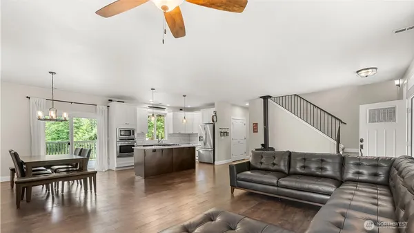 $1,225,000 | 17718 Mulqueen Road Southeast, Rainier, WA 98576
