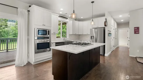 $1,225,000 | 17718 Mulqueen Road Southeast, Rainier, WA 98576