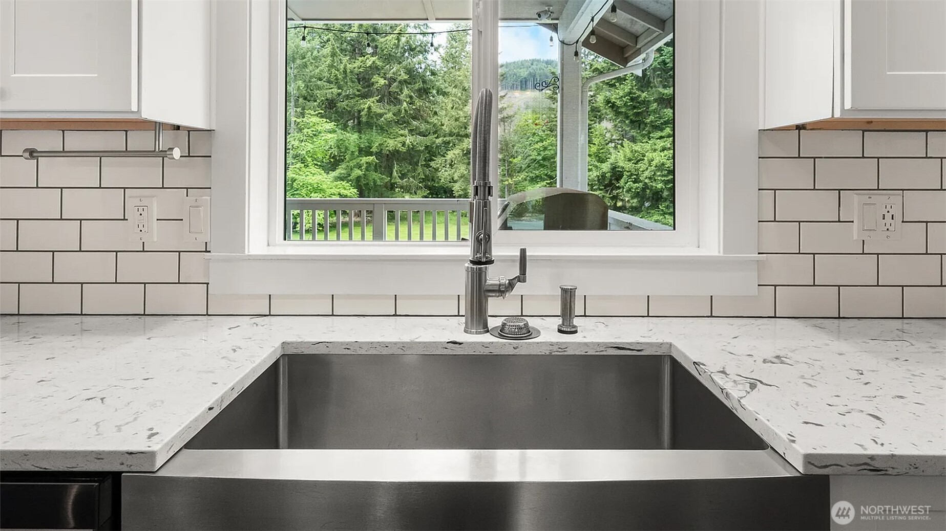 17718 Mulqueen Road Southeast Rainier, WA 98576 - Photo 9 of 40