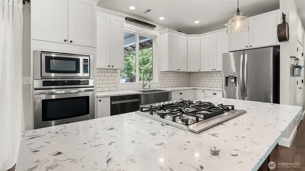 $1,225,000 | 17718 Mulqueen Road Southeast, Rainier, WA 98576