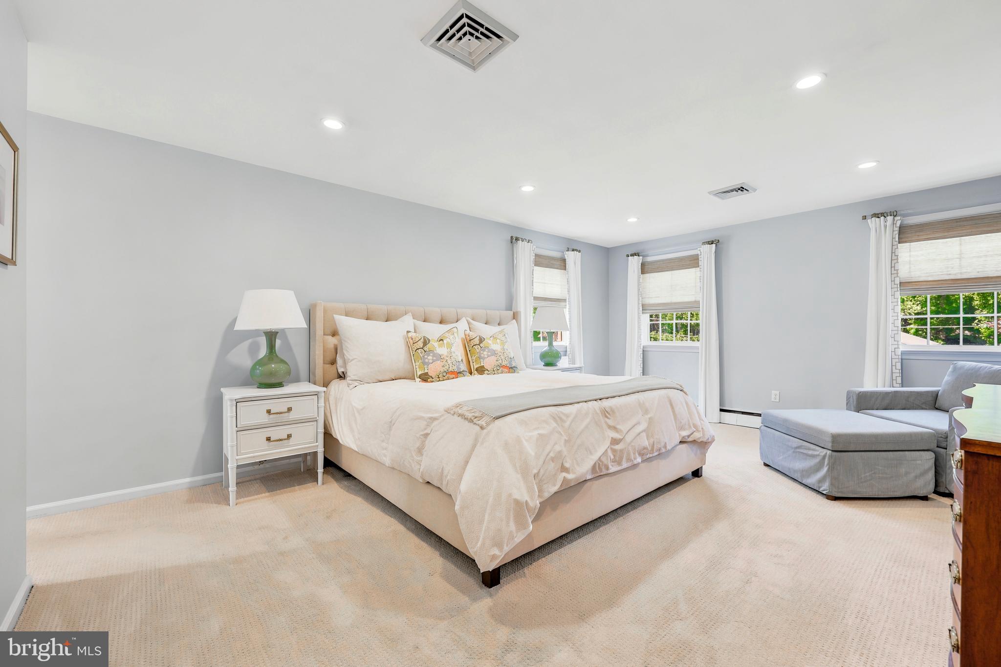 566 Upper Weadley Road Wayne, PA 19087 - Photo 26 of 50 2nd Floor Primary Bedroom
