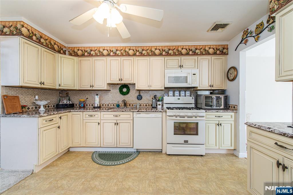 24 The Loop Ringwood, NJ 07456 - Photo 9 of 46