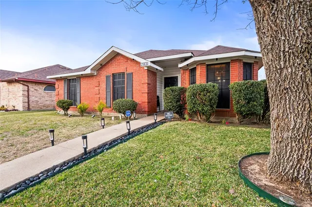 $270,000 | 2831 St Johns Avenue, Lancaster, TX 75146
