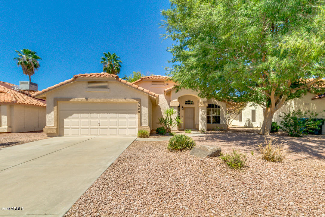 3520 East Utopia Road Phoenix, AZ 85050 - Photo 2 of 27 01-Utopia