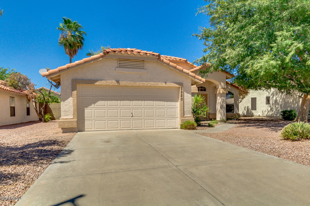 3520 East Utopia Road Phoenix, AZ 85050 - Photo 3 of 27 03-Utopia