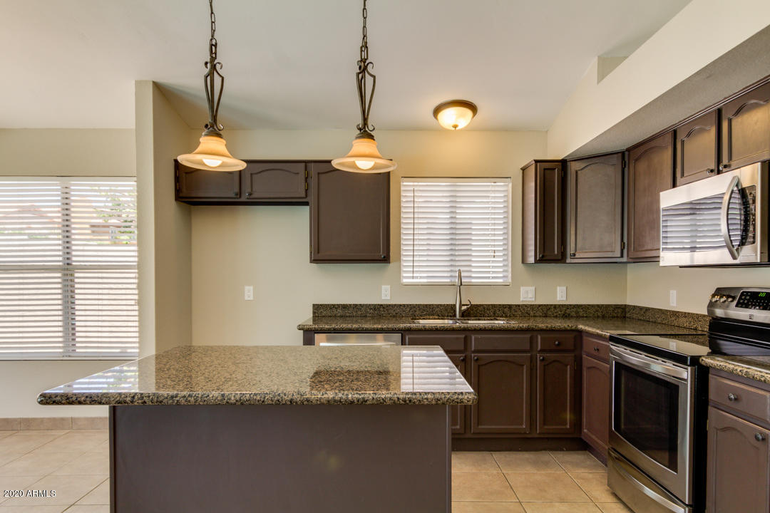 3520 East Utopia Road Phoenix, AZ 85050 - Photo 4 of 27 10-Utopia