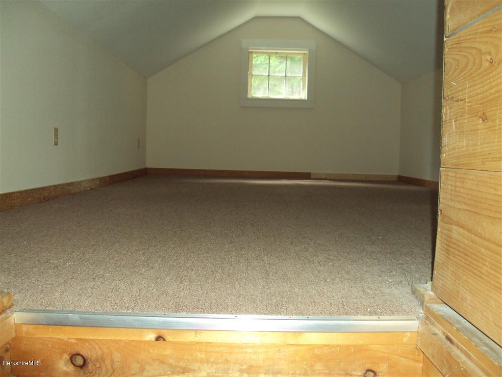 405 Monterey Road Great Barrington, MA 01230 - Photo 7 of 10 DSC00091 (Medium)