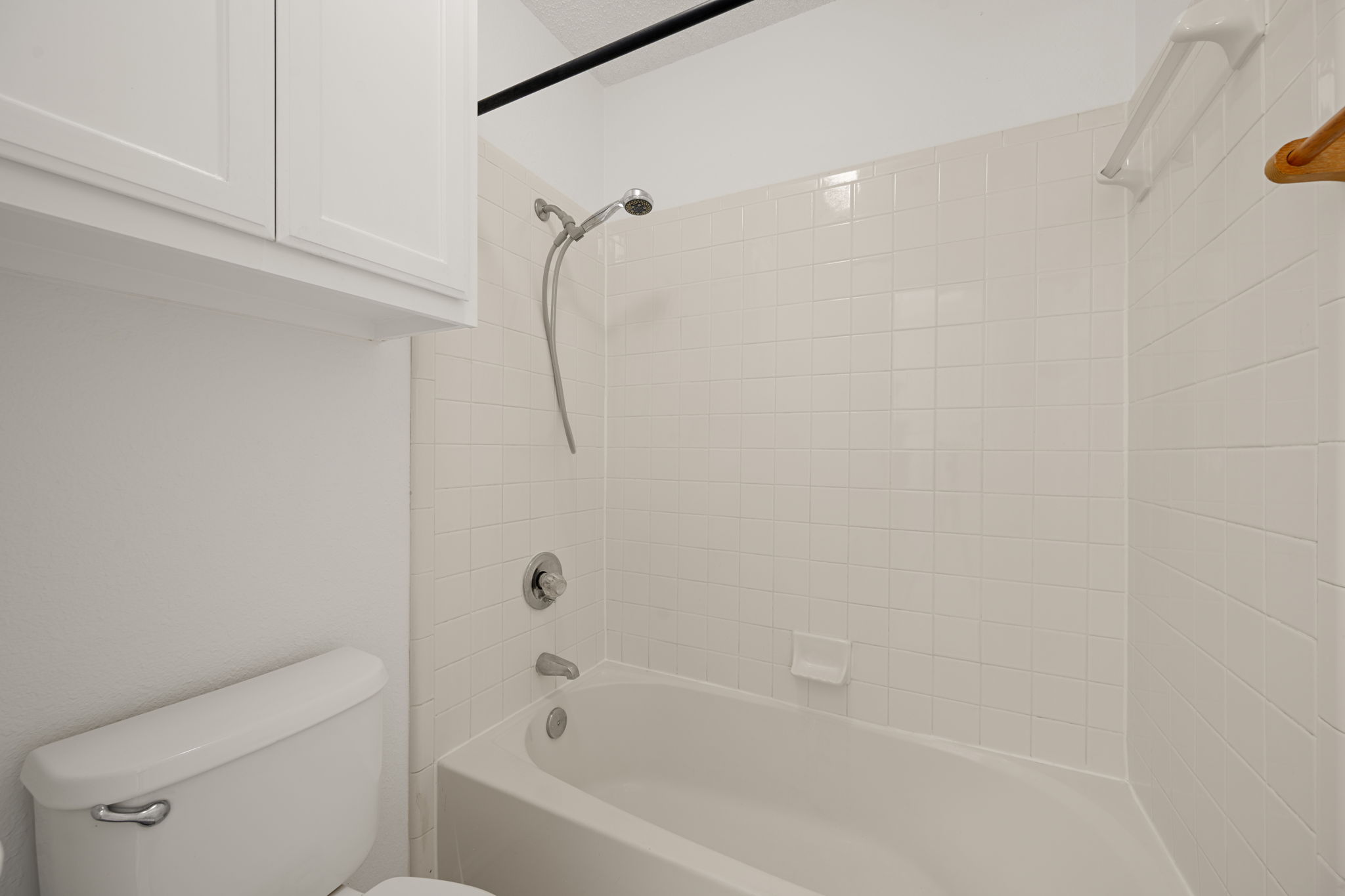 707 Ridge View Drive Leander, TX 78641 - Photo 31 of 40 a bathroom with a bathtub