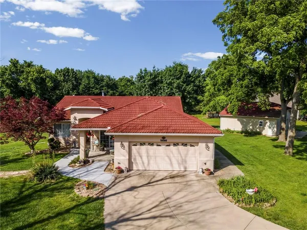 $469,000 | 1720 North 150th Street, Basehor, KS 66007